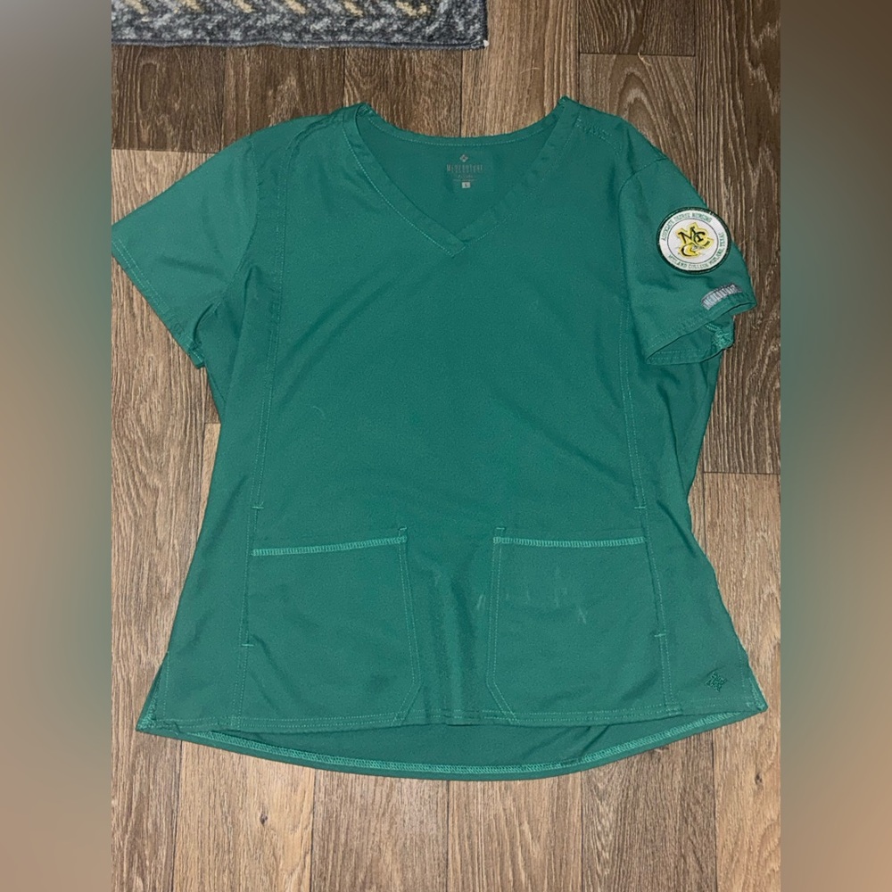 Med Couture Insight Large Green Scrub Top